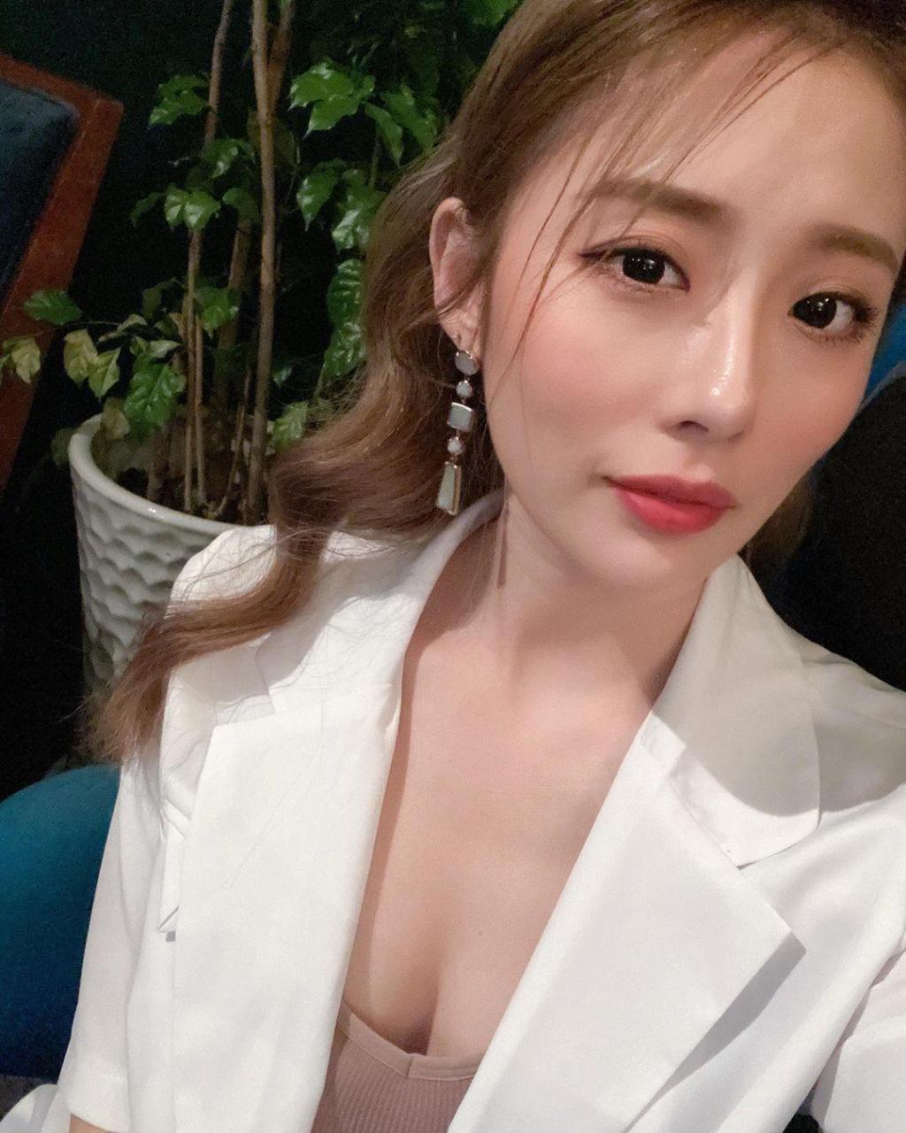 台湾长腿嫩模刘璇清新中的小性感,那身材和样貌吸引无人宅男.