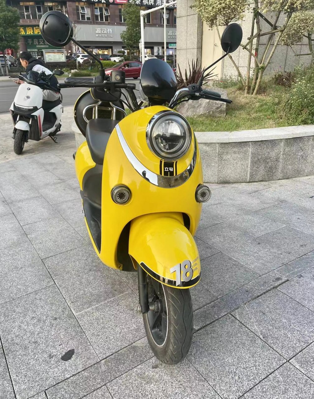 立马电动车 立马电动车,成色不错,很新,提速快又好骑,送大锁头盔,价格