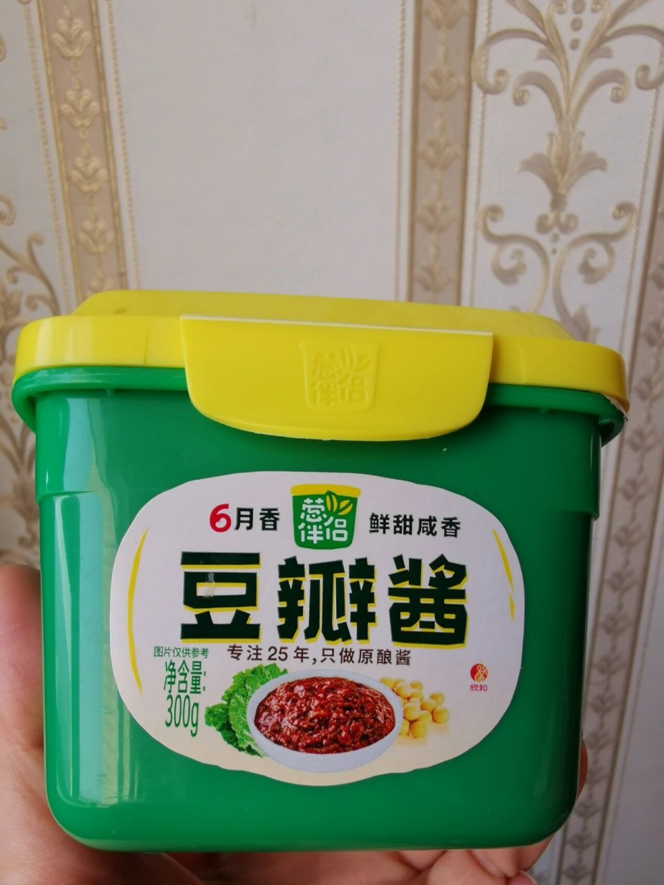 减脂期必不可少的调料:欣和六月香豆瓣酱 上次煮鸭脖的时候买了一罐