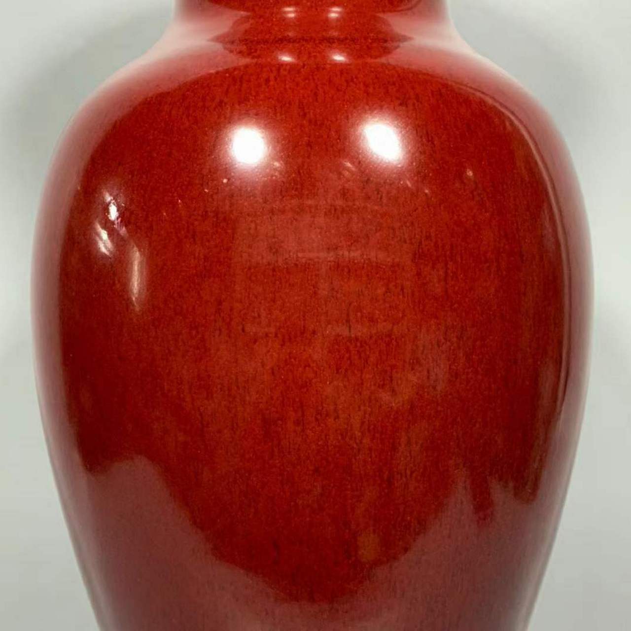 霁红釉观音瓶-大清康熙年制【旧藏】高47cm 霁红釉观音瓶,具有深厚的