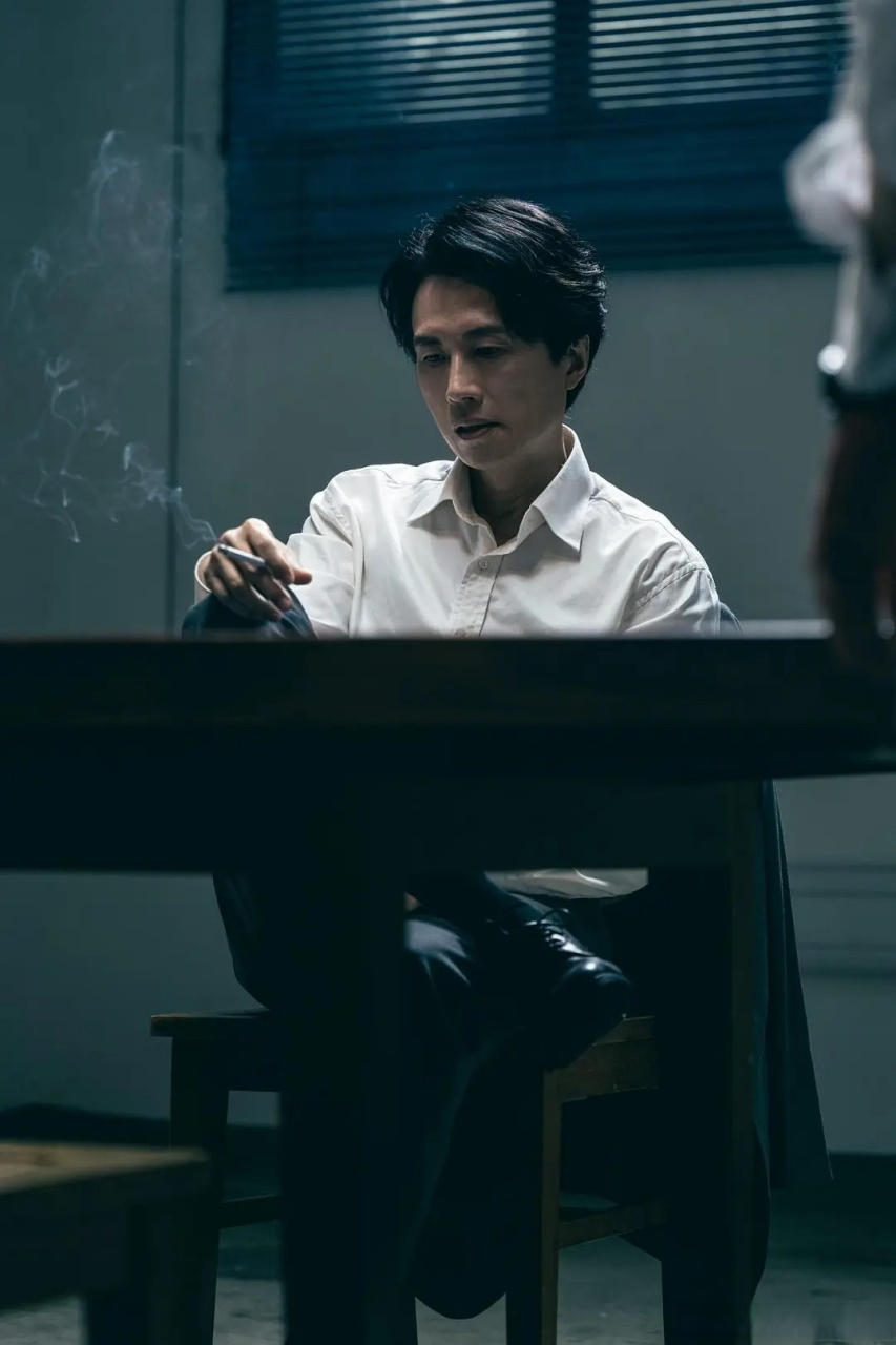 荔枝影评# 《毒舌律师》中黄子华饰演的林凉水律师,并不是一个天生的