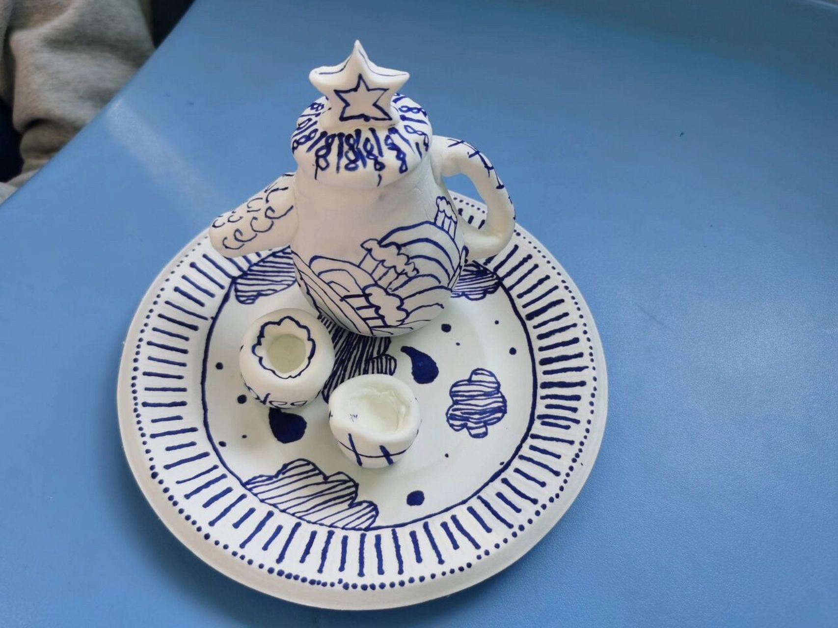 青花茶壶,超轻粘土茶具,儿童画展青花系列 二年级的孩子们用超轻粘土