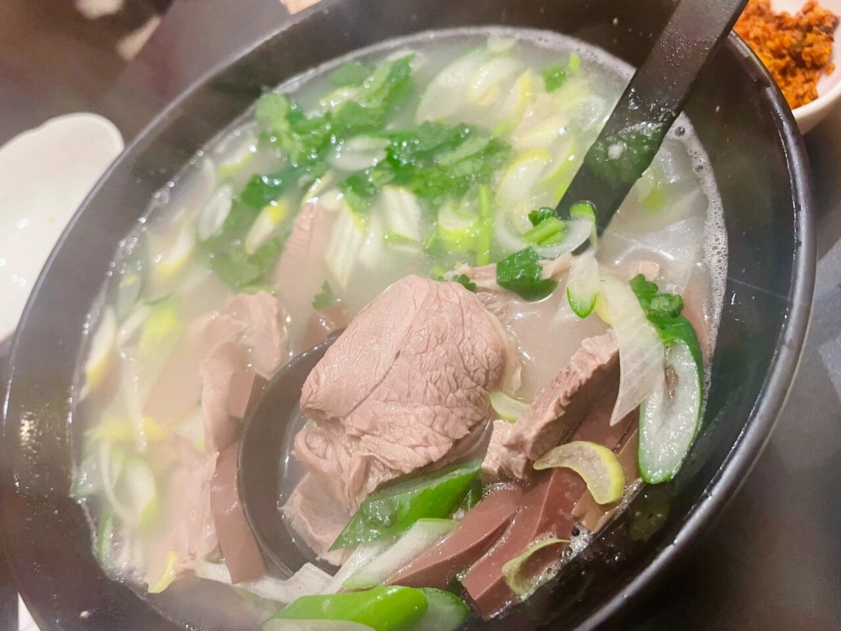 在马德里来碗地道洛阳牛肉汤77饼丝,好喝哭01 说到牛肉汤,大家第