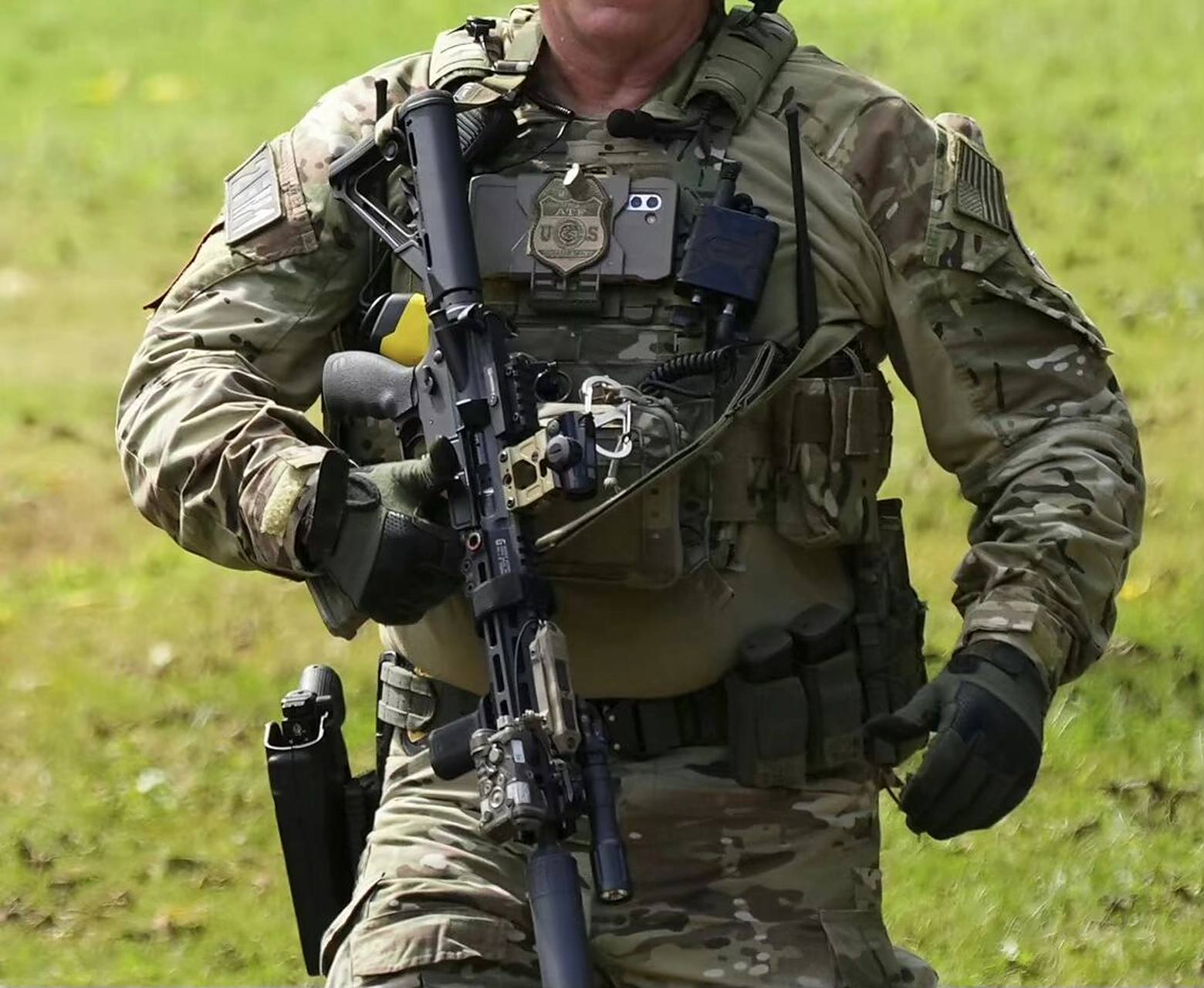 图为美国atf特勤人员(美国烟酒枪炮及爆炸物管理局特勤队员) #军迷大