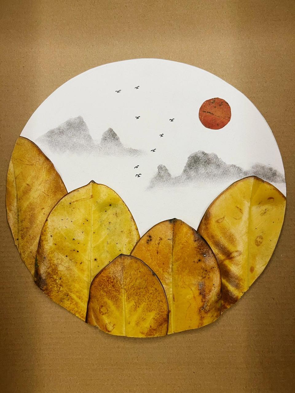 简单树叶贴画 我想这个国庆节大家有个共同的作业,那就是树叶画吧!