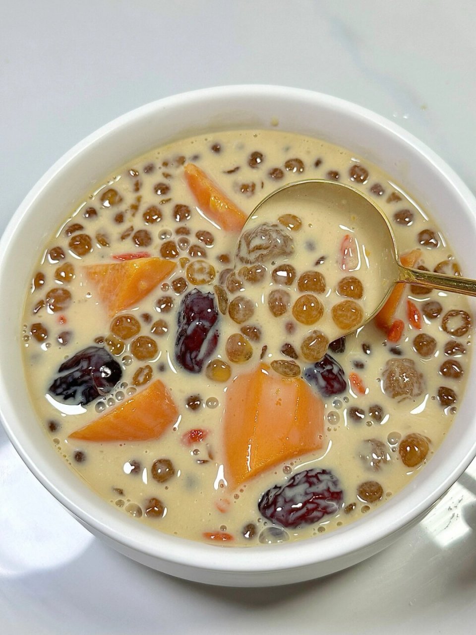 冬天真心建议女孩子多多喝这个～奶香红薯西米露!