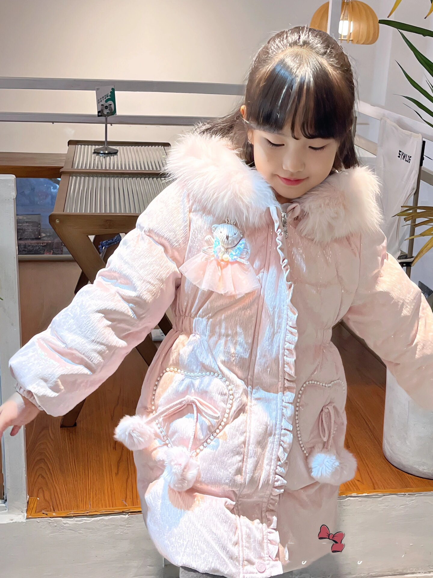 丹尼熊童装|灯芯绒羽绒服 非常厚实~ 面料的绒感更 是极具亲和力