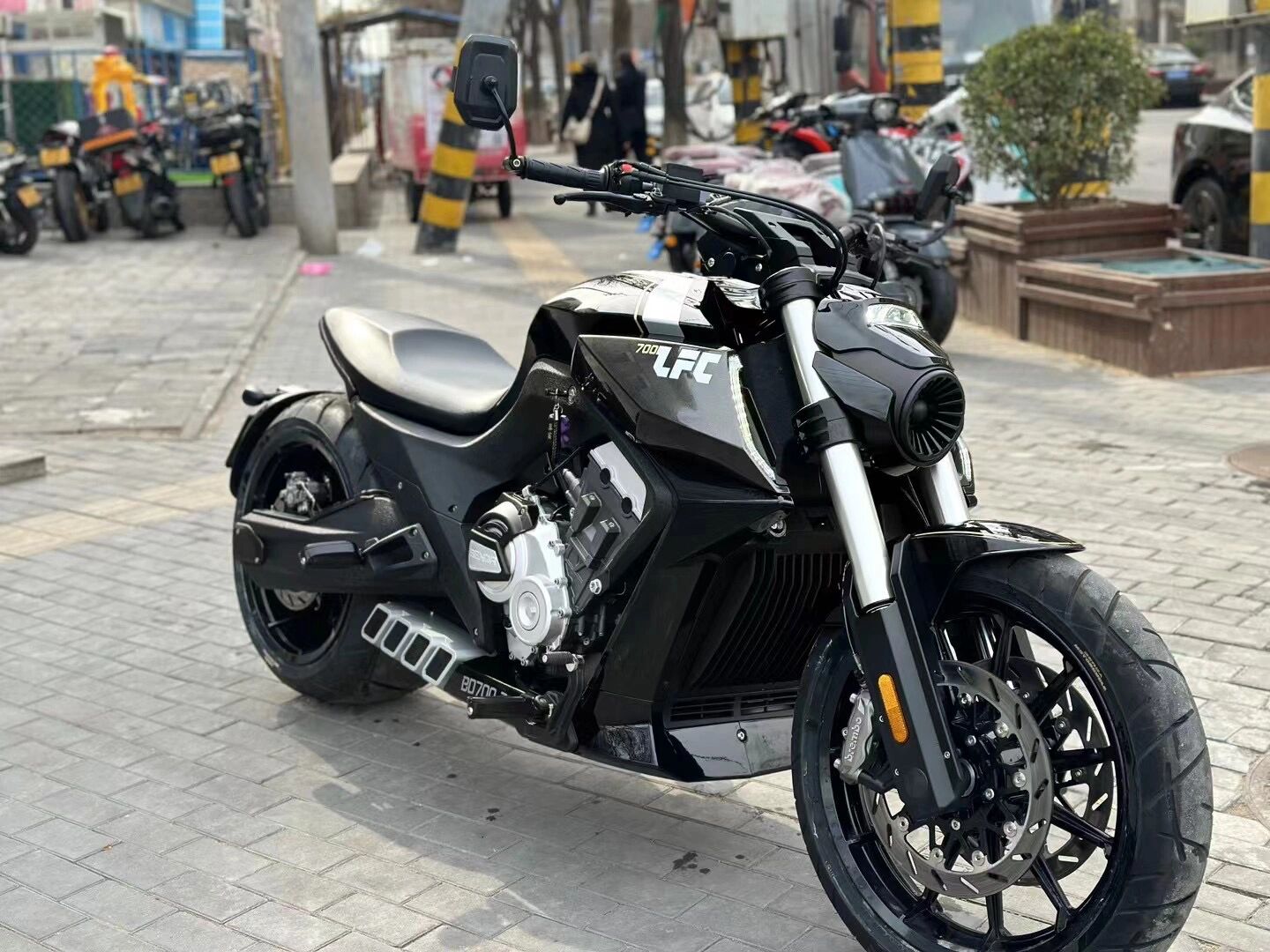 四缸大巡航来 22年11月奔达燎700,四缸水冷美式巡航,后胎310,前后abs