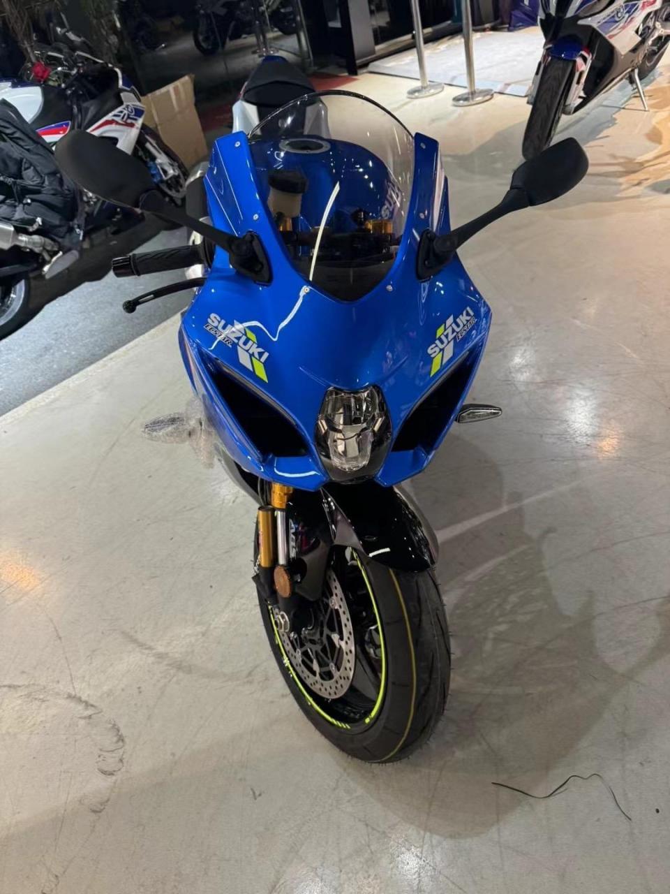 现货一台,价格便宜,全新铃木大r1000,17万全国包邮具体能定就一台把握