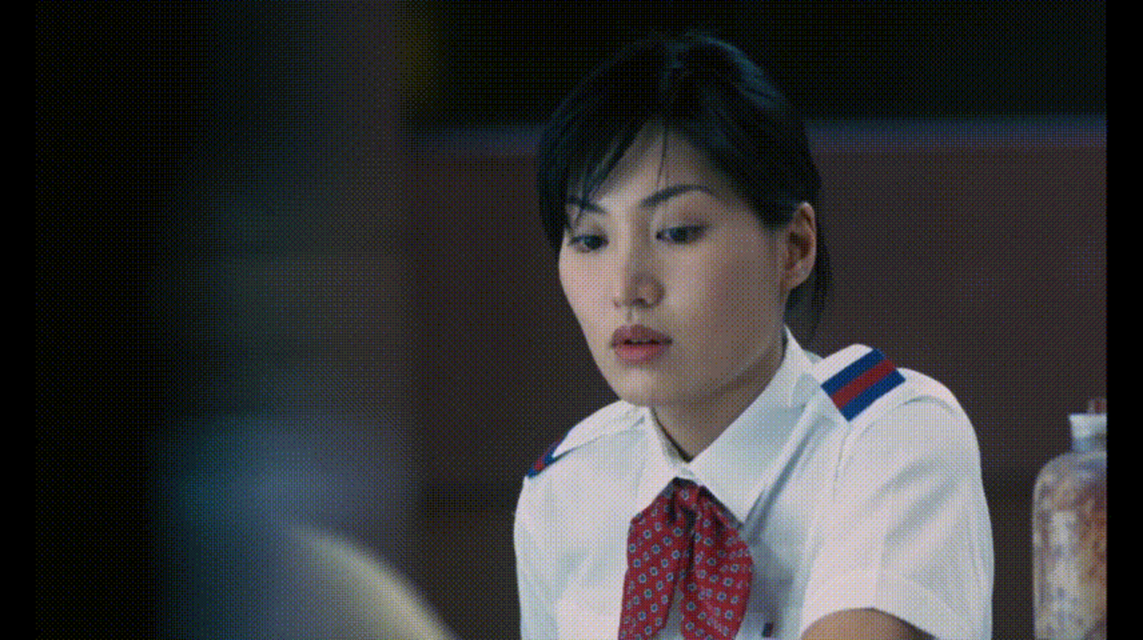 周嘉玲在《重庆森林》里的戏份并不多,但是足够亮眼,不仅仅在于身量