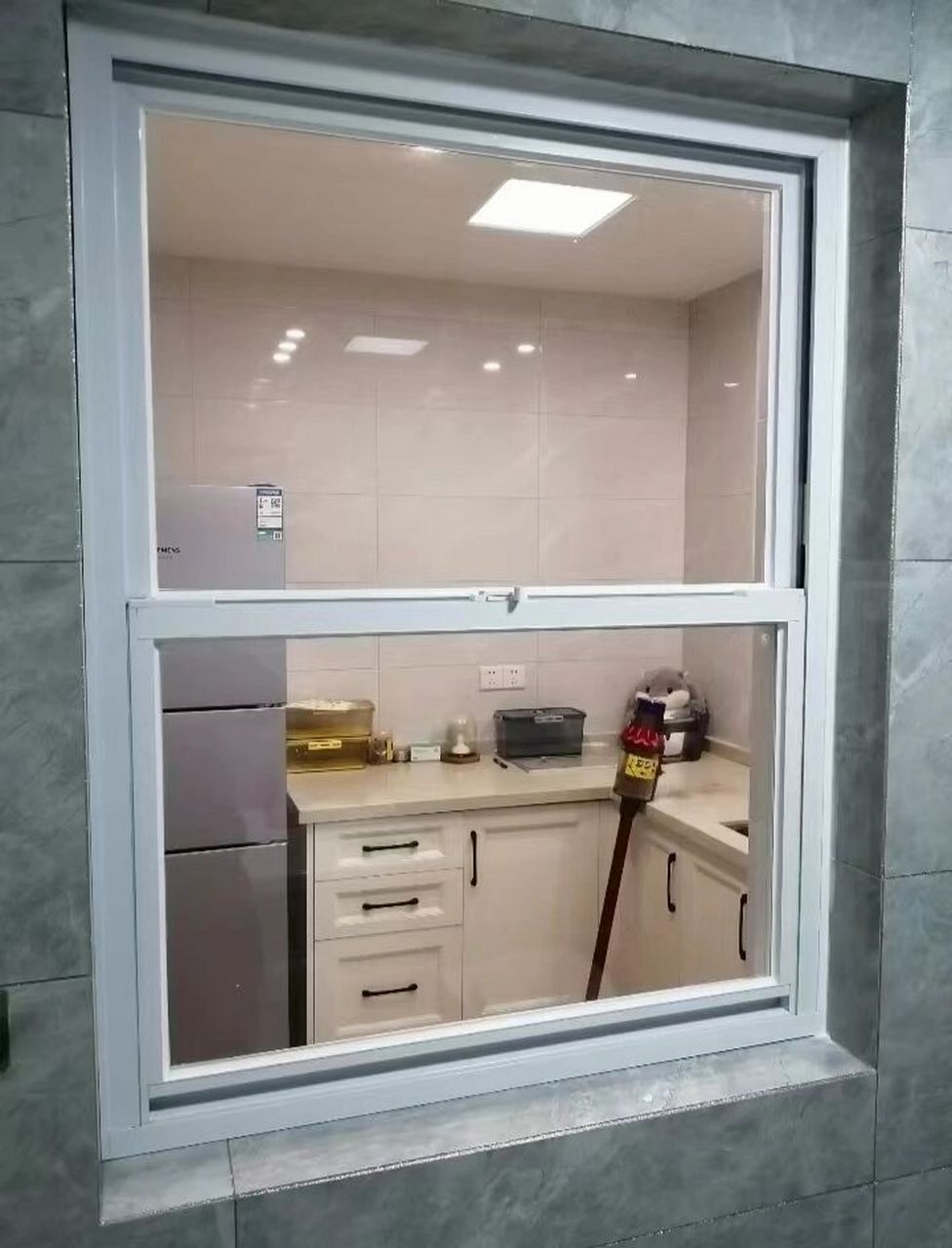 美式上下提拉窗 小洞口大利用,白色简约百搭,高度可以任意悬停位置