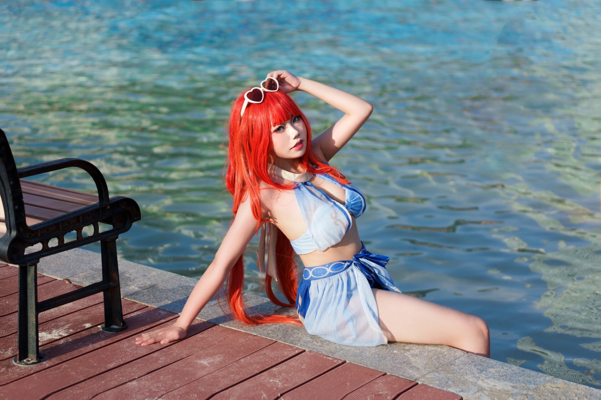 妮露泳装 "这样清闲的日子倒也不错嘛,优哉游哉.