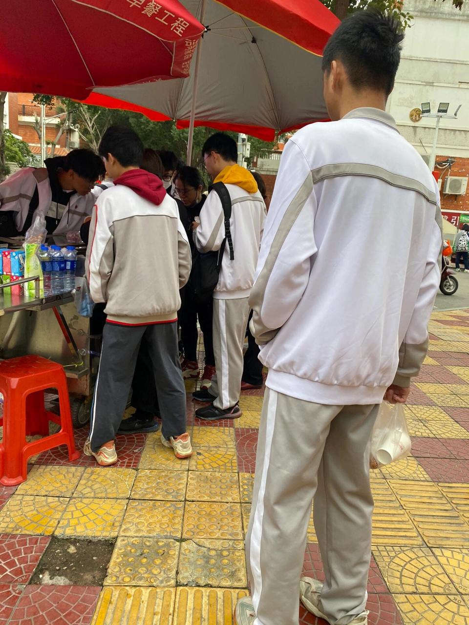 泉州实验中学校服图片