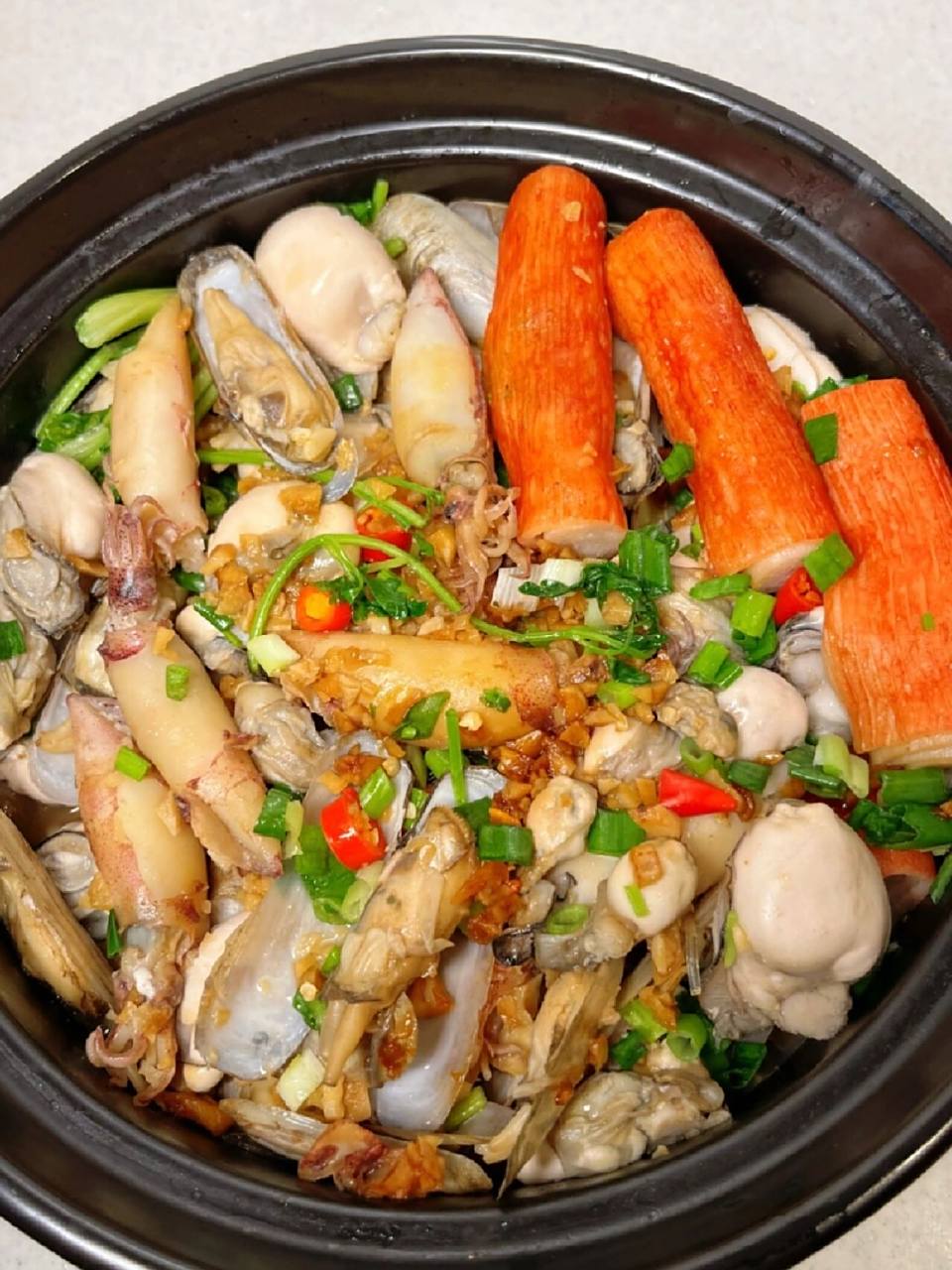 用砂锅做出来的海鲜煲鲜香嫩滑!