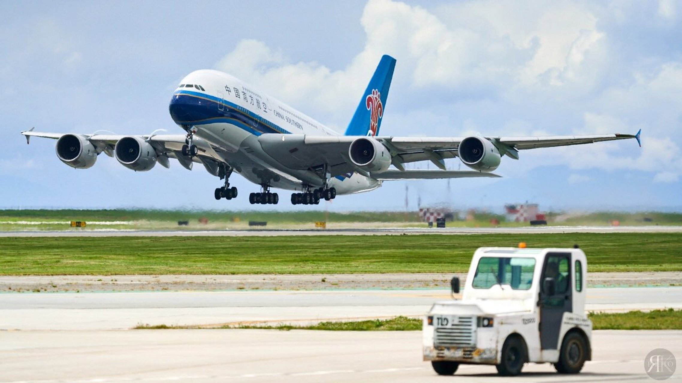 虽然没有坐过南航的a380,但是在疫情下的2020年,曾经把它从各个角度