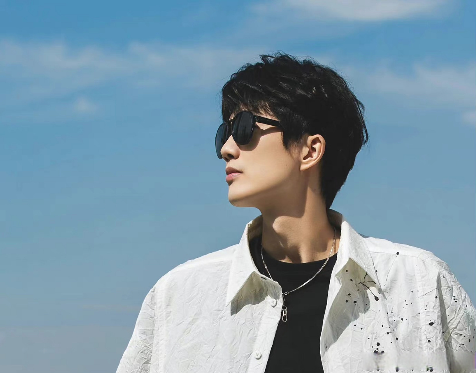 这么多流行歌手,为什么我唯独喜欢许嵩?  很多人觉得,许嵩冥顽不灵.