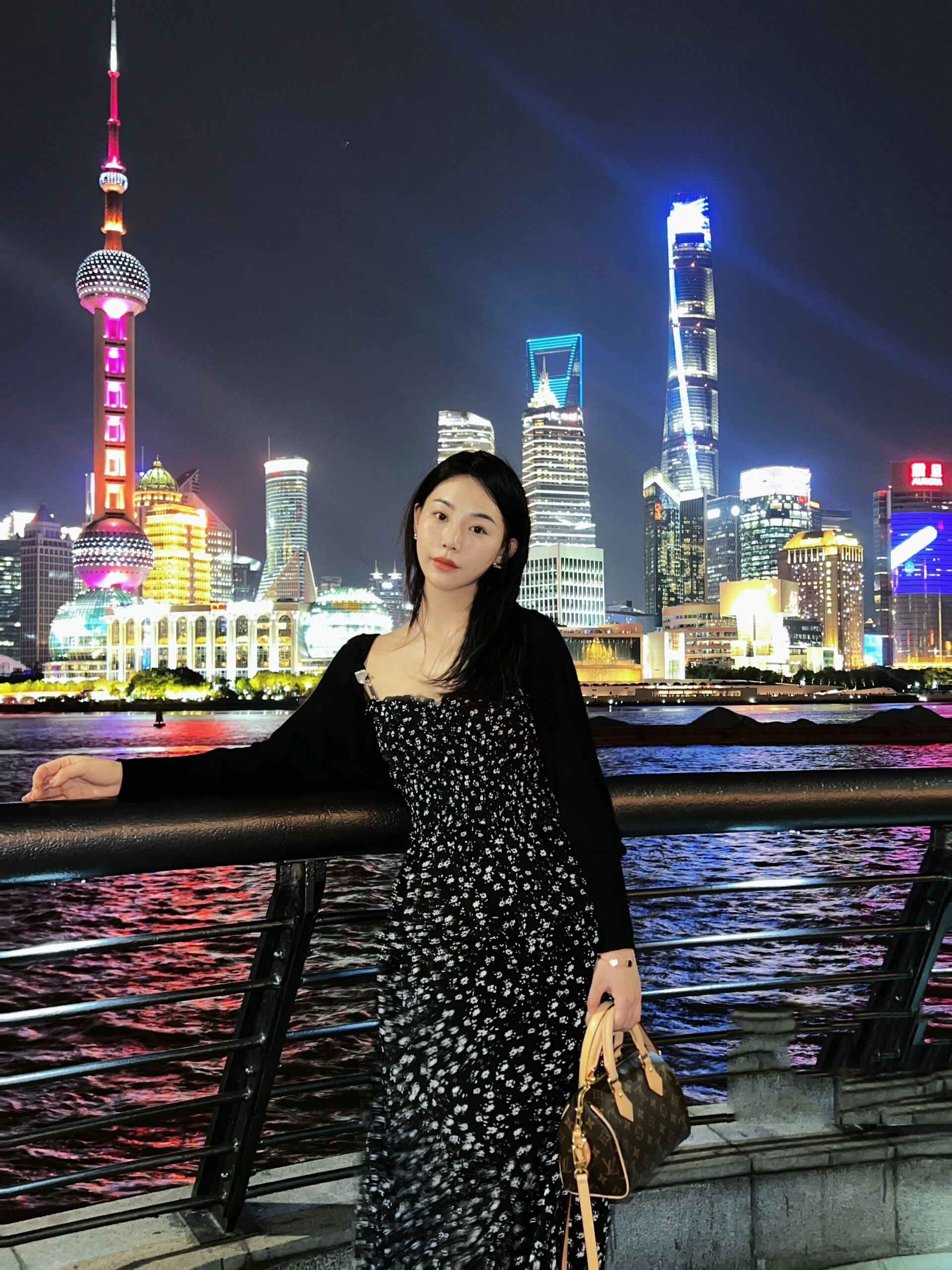 上海外滩美女图片夜景图片