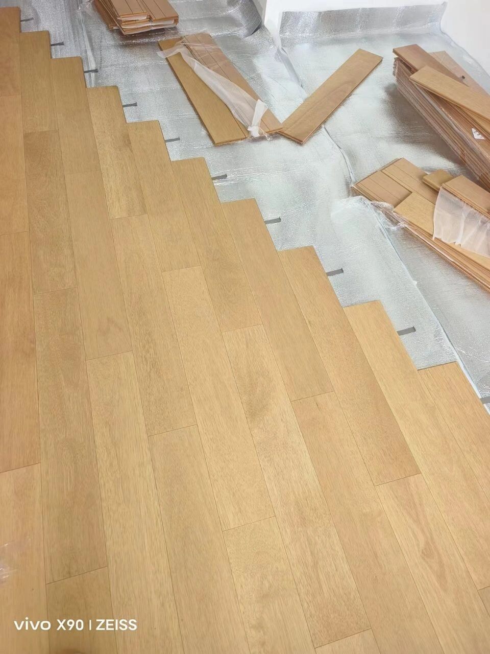 纳托山榄~金秋 纳托山榄俗称金丝檀木,木材生长周期长密度高耐用,抗