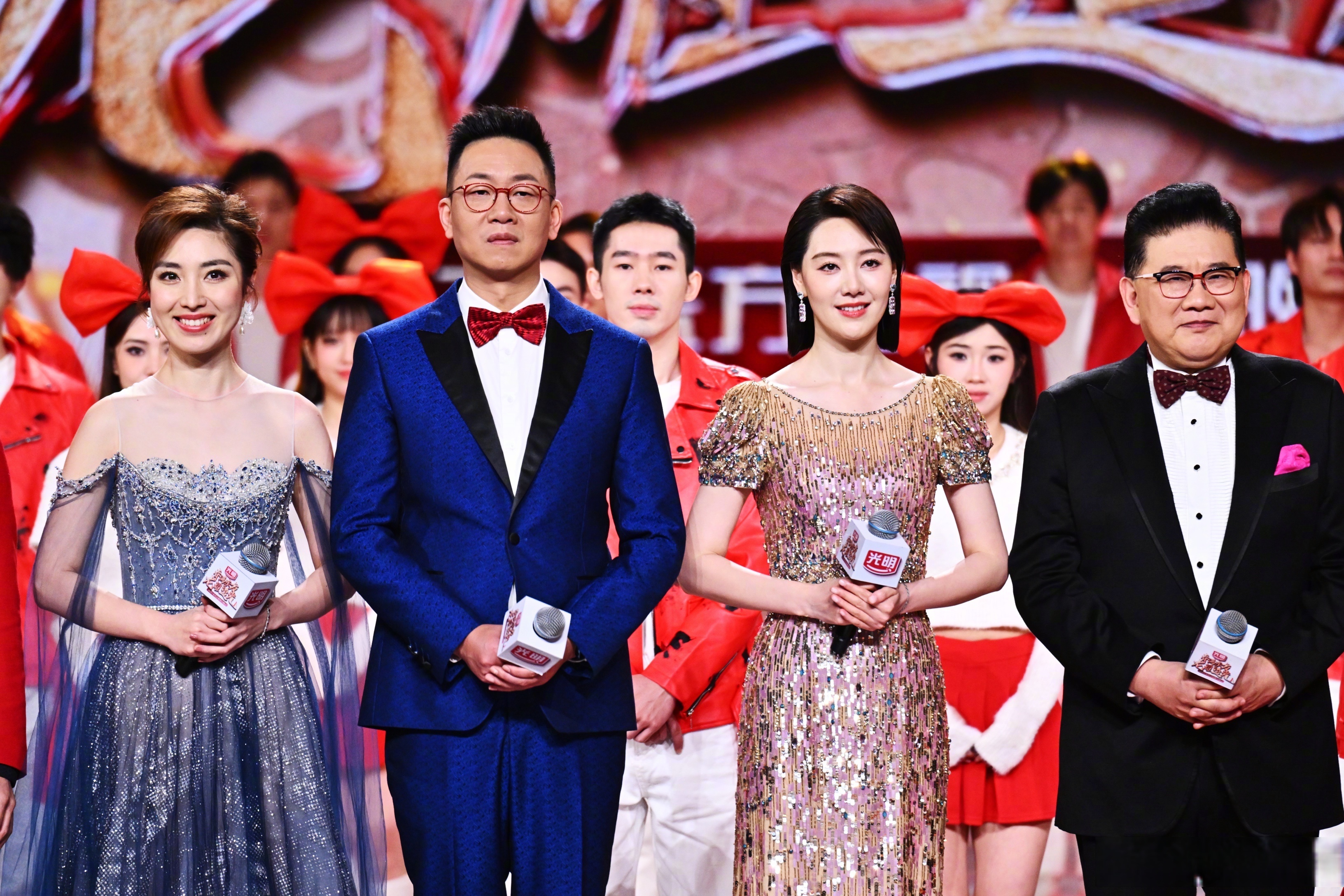 在这辞旧迎新的美好时刻,祝愿大家龙年大吉喜乐安康!