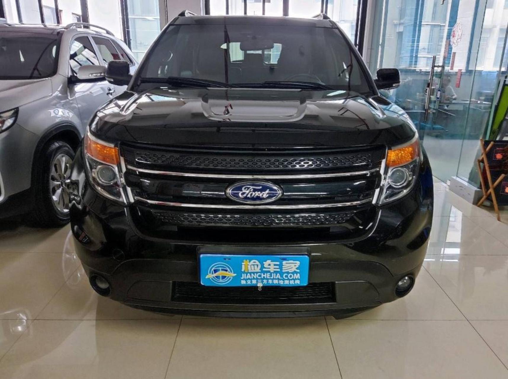 *外观气场神似路虎揽胜,当年卖到50万的进口福特探险者,开了10年还值6