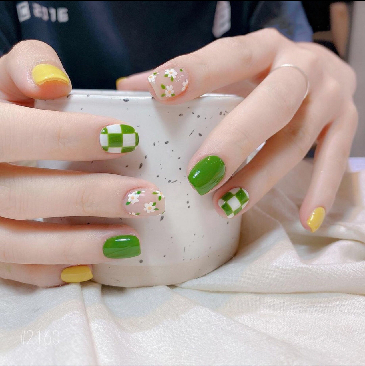 2023年夏天仙女们显白气质款流行款美甲 最近天温上升,给薯宝们,推荐