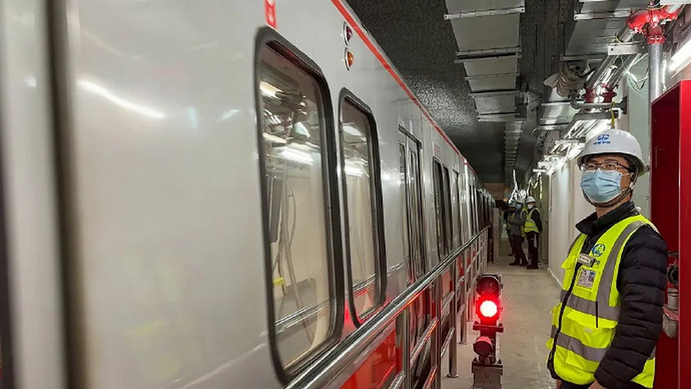 地铁1号线福寿岭站完成热滑 3月16日,北京地铁1号线福寿岭站改项目