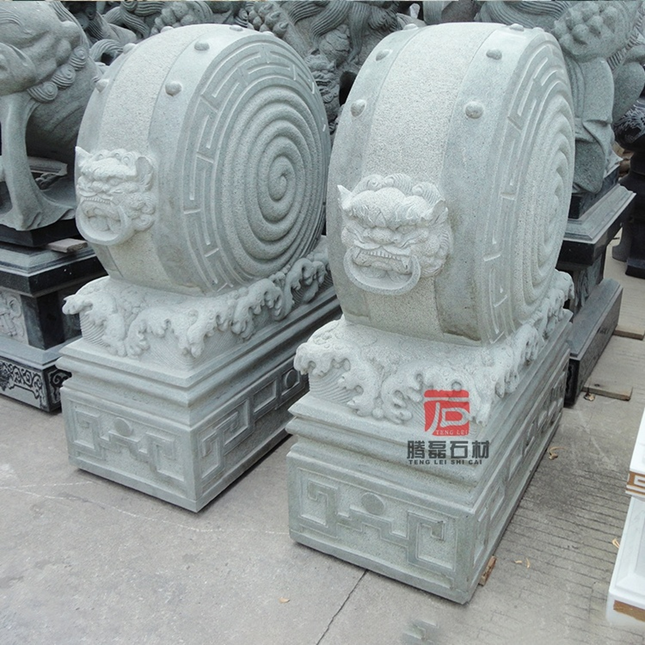 石雕抱鼓石,中国传统民居瑰宝,位于四合院门口,形如圆鼓承座,既围护