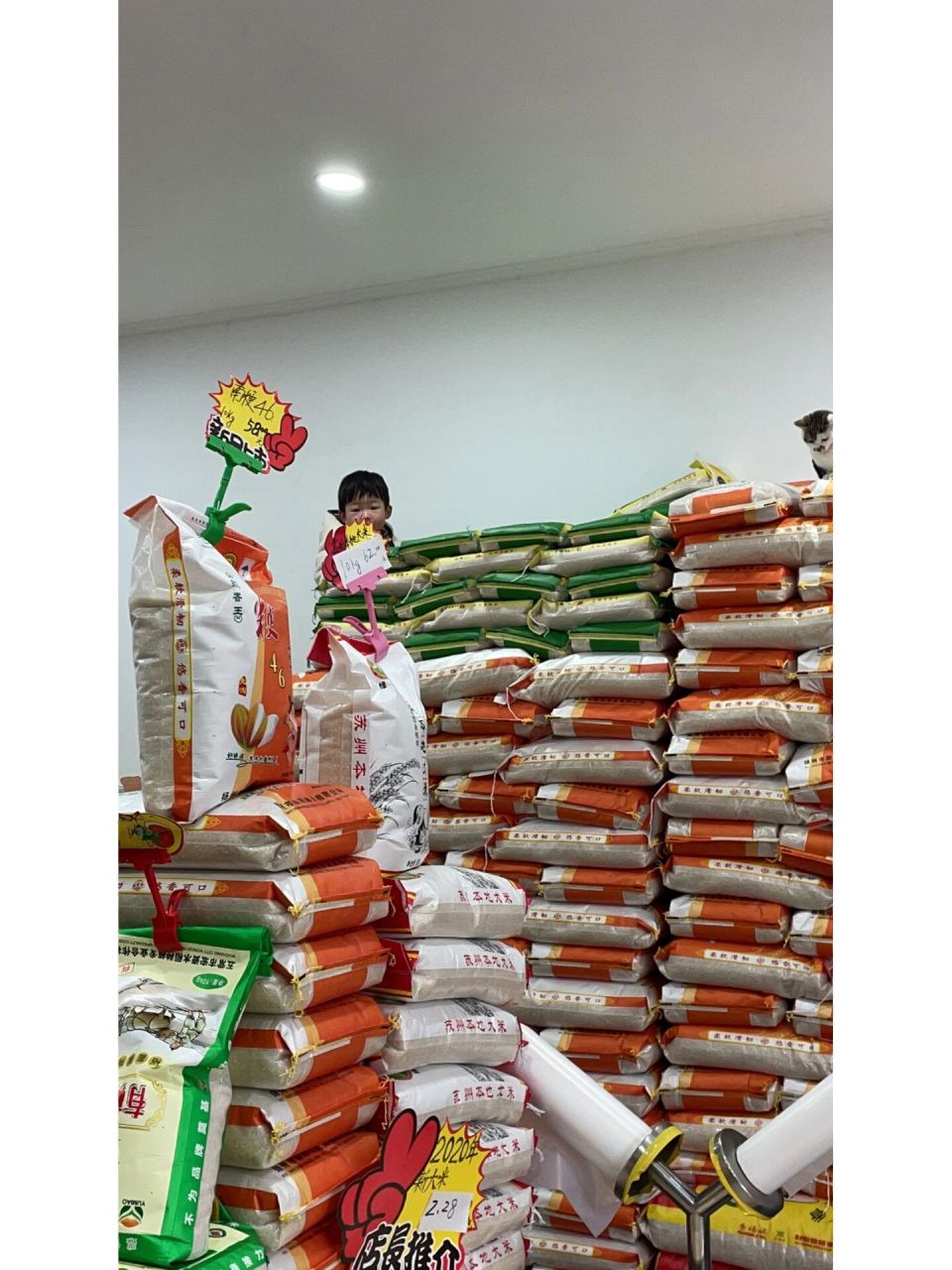 开一家粮油店的成本 粮油店的装修比较简单,铺个地砖,刷个大白.