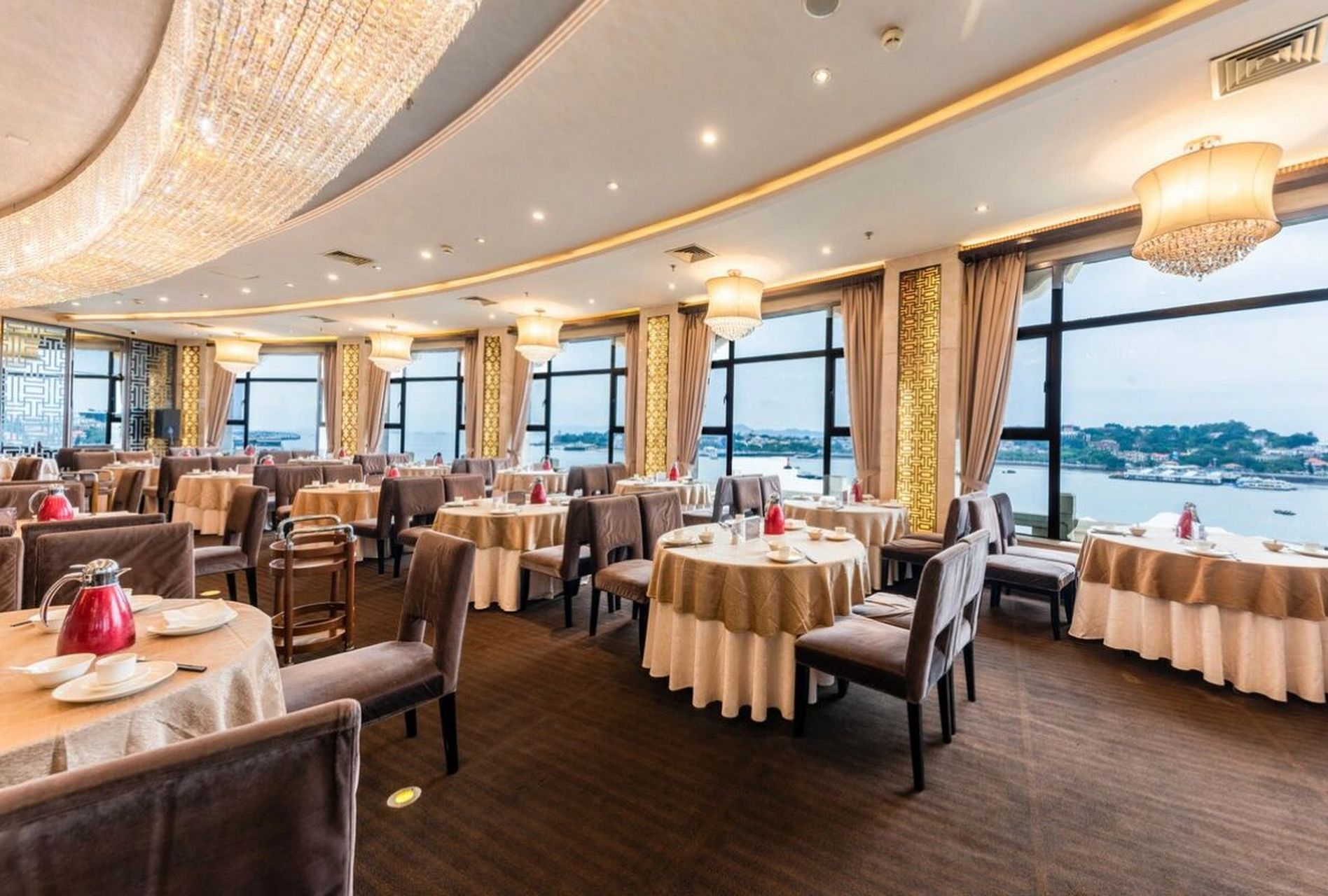 厦门鹭江宾馆代预订预定海景酒店 酒店地处厦门金融商务中心,紧邻最