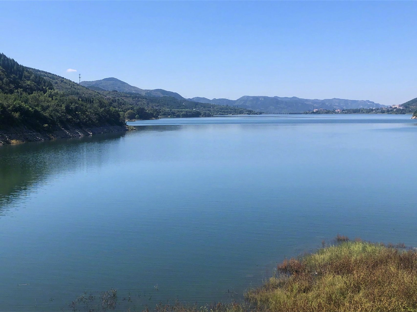 浓##遇见醉美济南#  碧水蓝天,秋风送爽,秋日里的锦绣川水库美如画