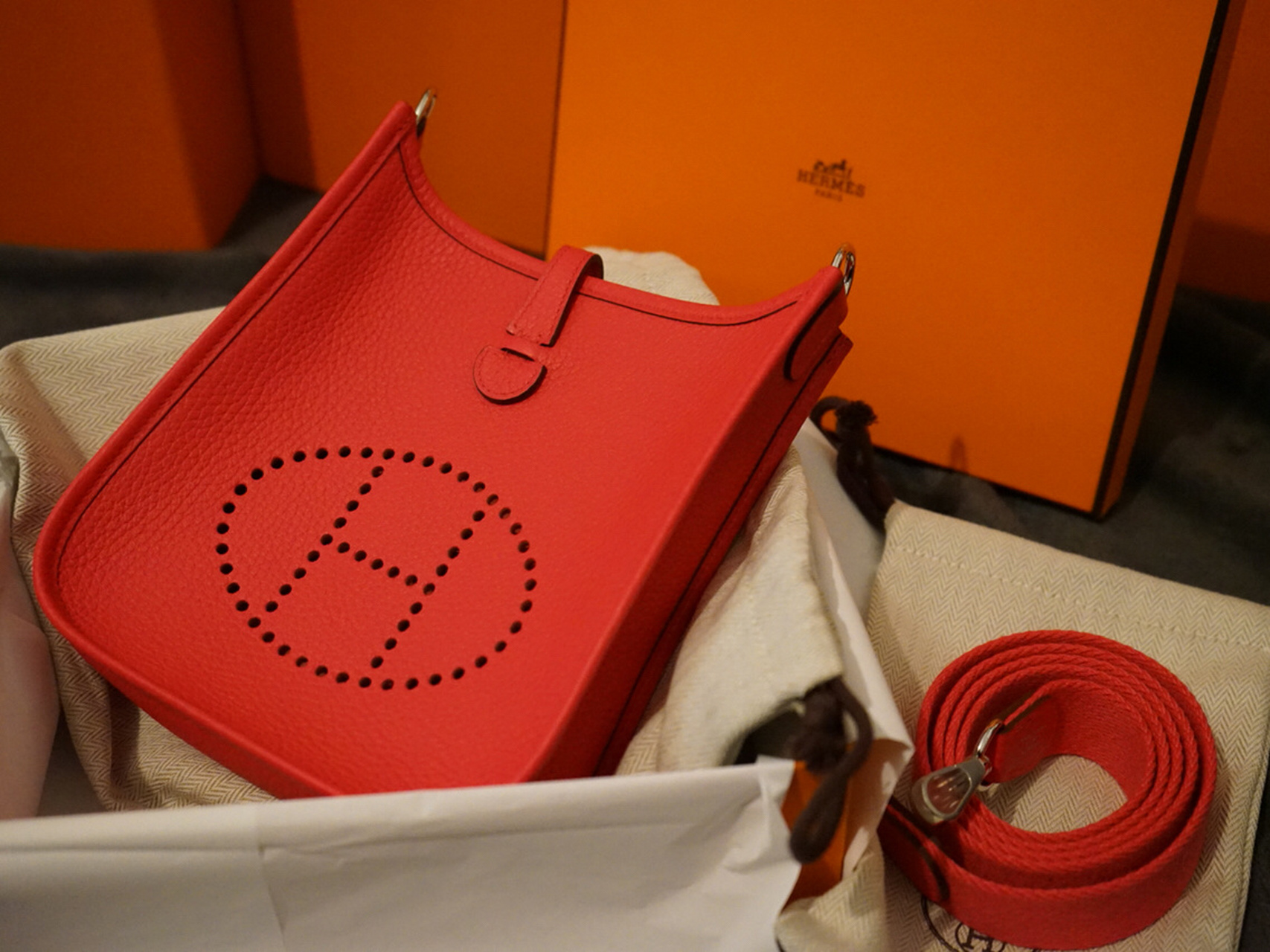 爱马仕 mini 小包 evelyne 糖果粉 这个小包包,是糖果粉,颜色也是超级