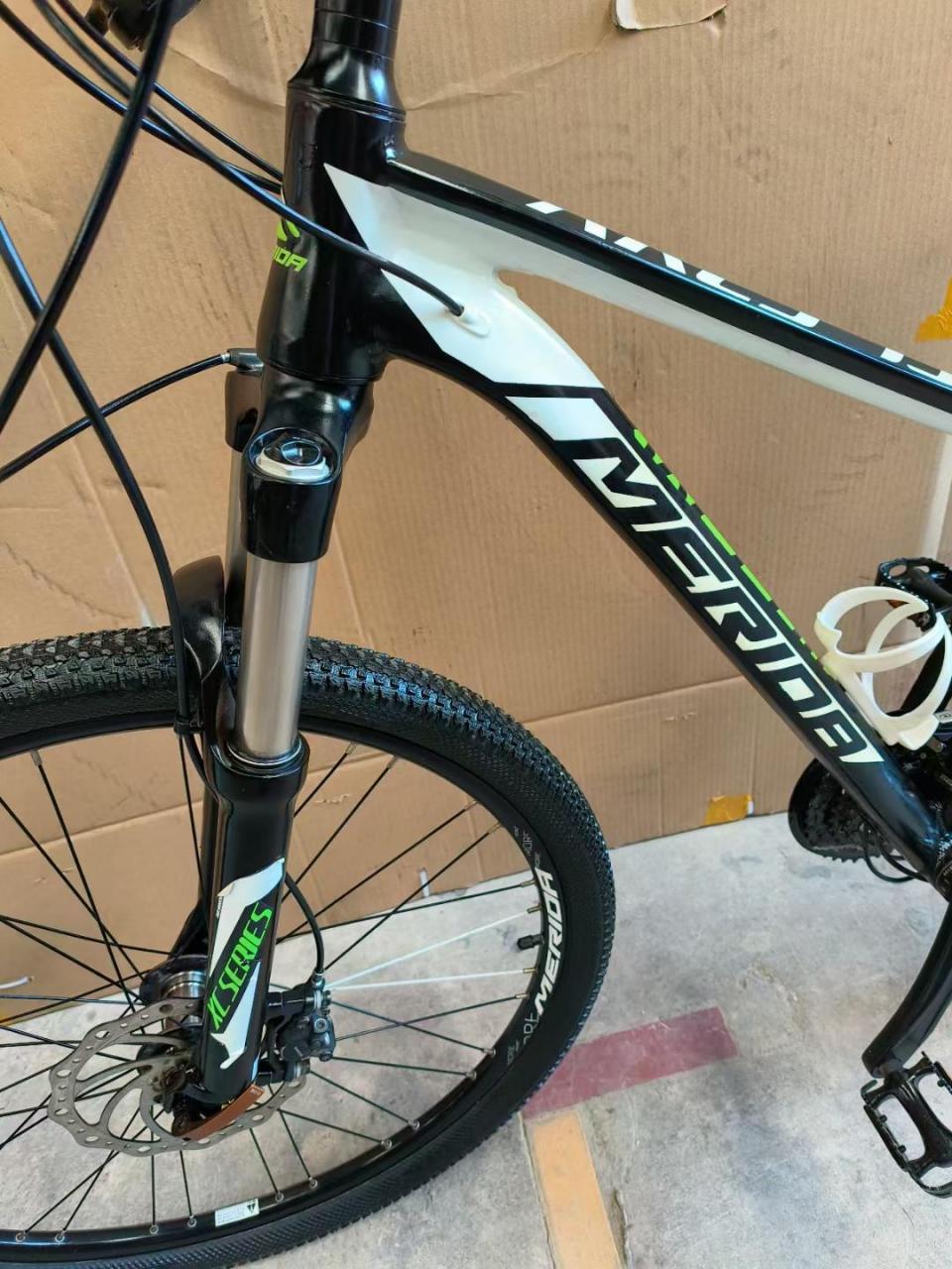 美利达战神730,前后双油碟30速,气庒前叉带线空锁死,车架15寸,成色很