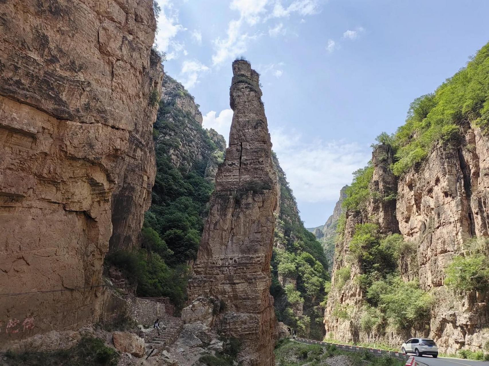 飞狐峪,是太行山的东段山脉,位于河北省蔚县境内,该狭谷南北走向,山峰