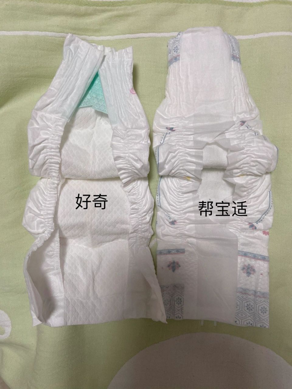 老母亲又买了帮宝适的试用装进行对比,图为好奇小桃裤和帮宝适黑金
