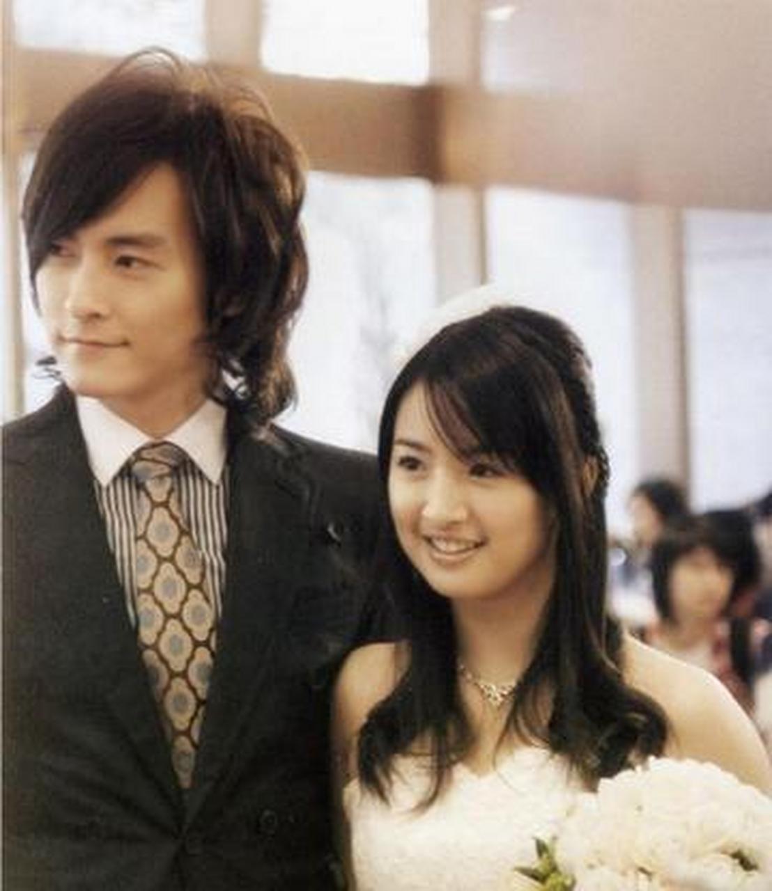 自从林依晨与林于超结婚后,她便淡出了娱乐圈,一心在家相夫教女,但