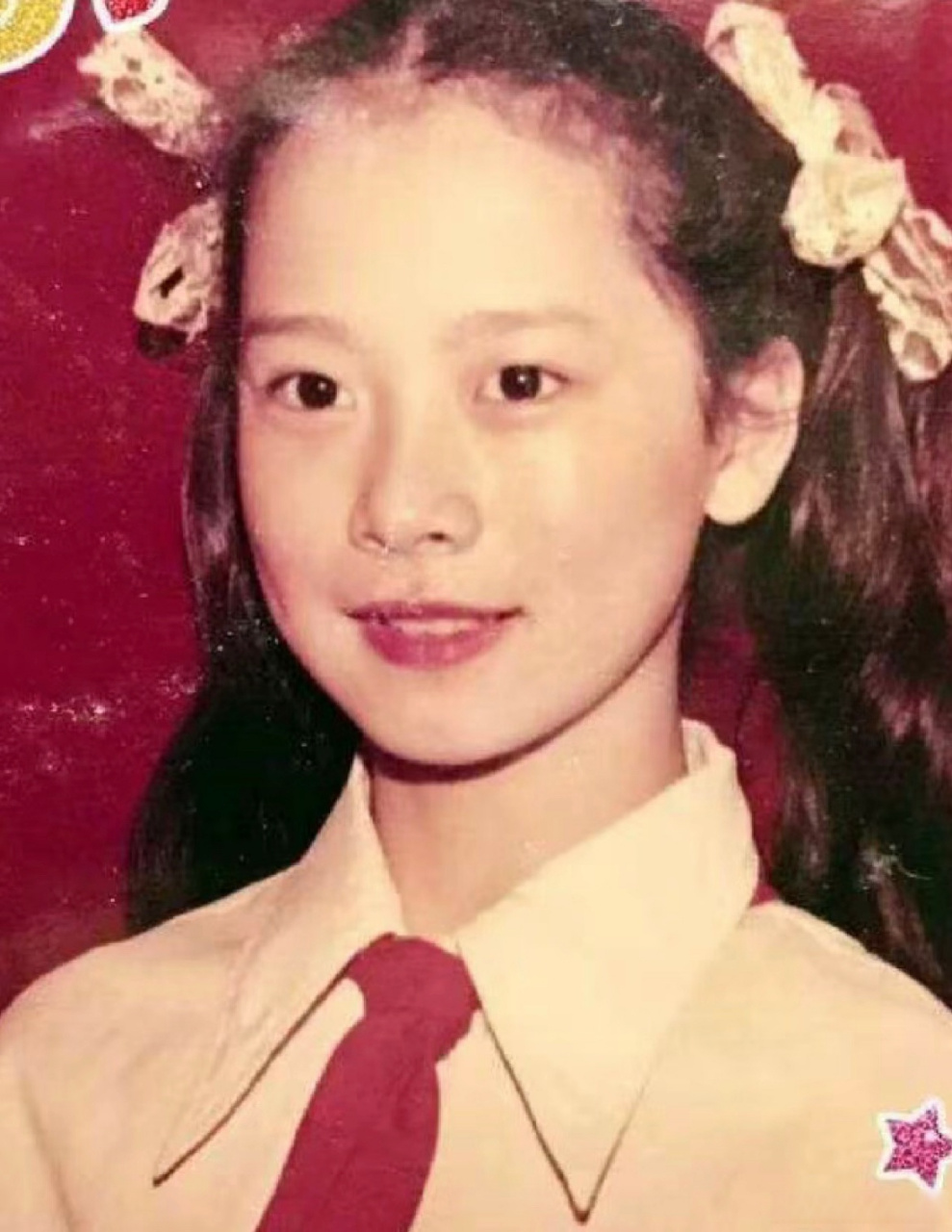 原来海清是名门望族的大家闺秀,甘家大院是她外婆家,尊嘟假嘟