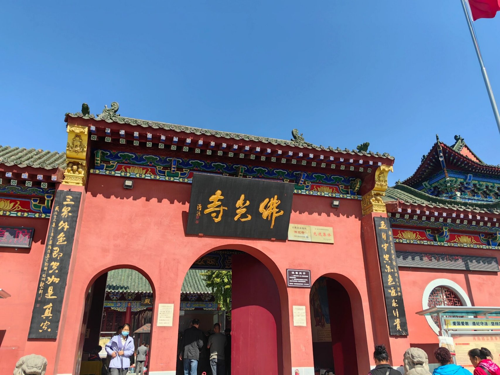 郑州市内好去处之佛光寺 今天阴历初一,好多好多好多好多人 地铁01