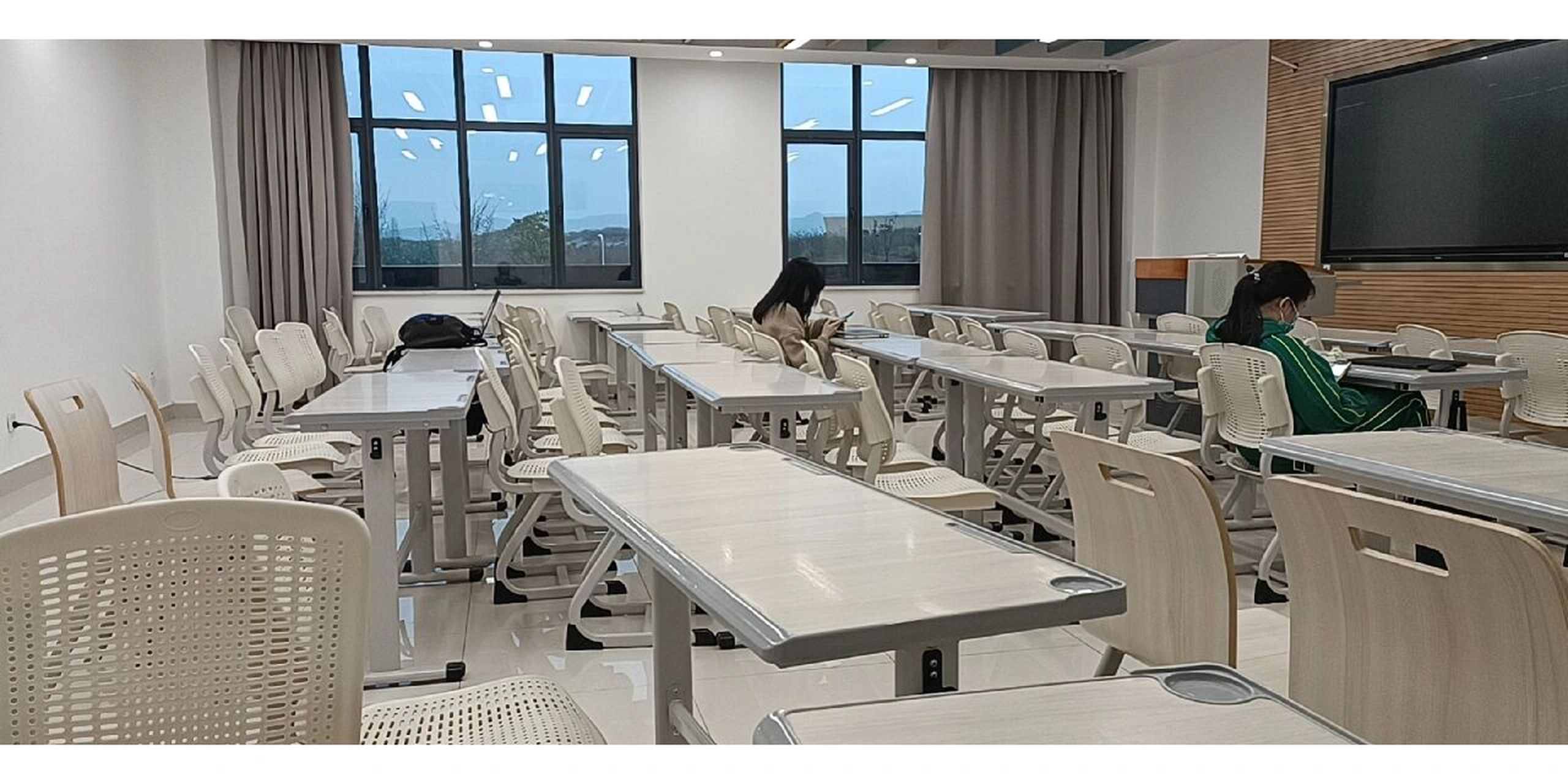 欢迎报考吉利学院(成都校区)