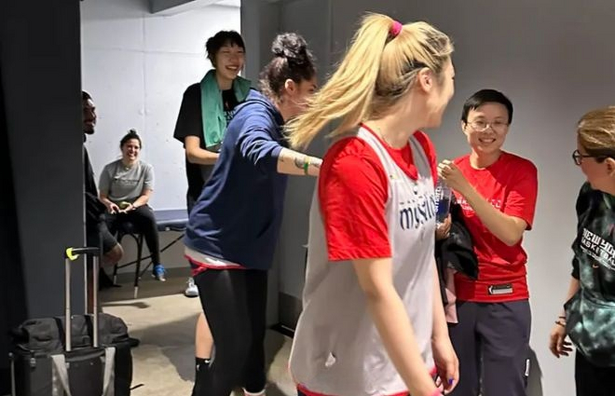 李夢wnba首秀# wnba新賽季揭幕戰華盛頓神秘人主場對陣紐約自由人