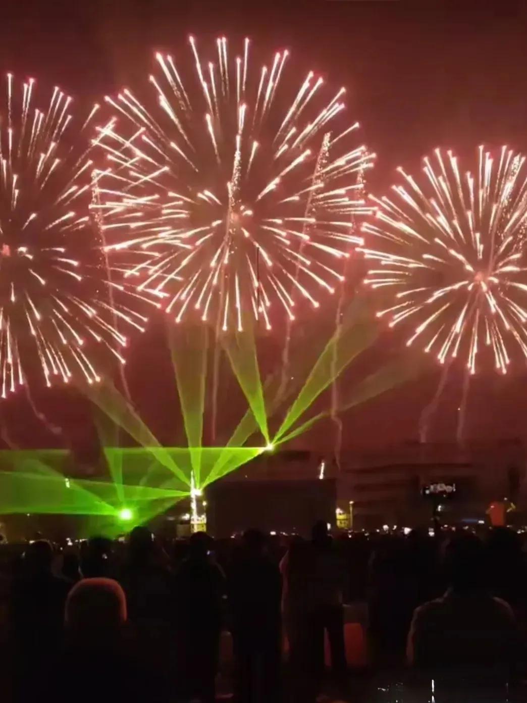 邻居大姐的奇幻元旦之旅