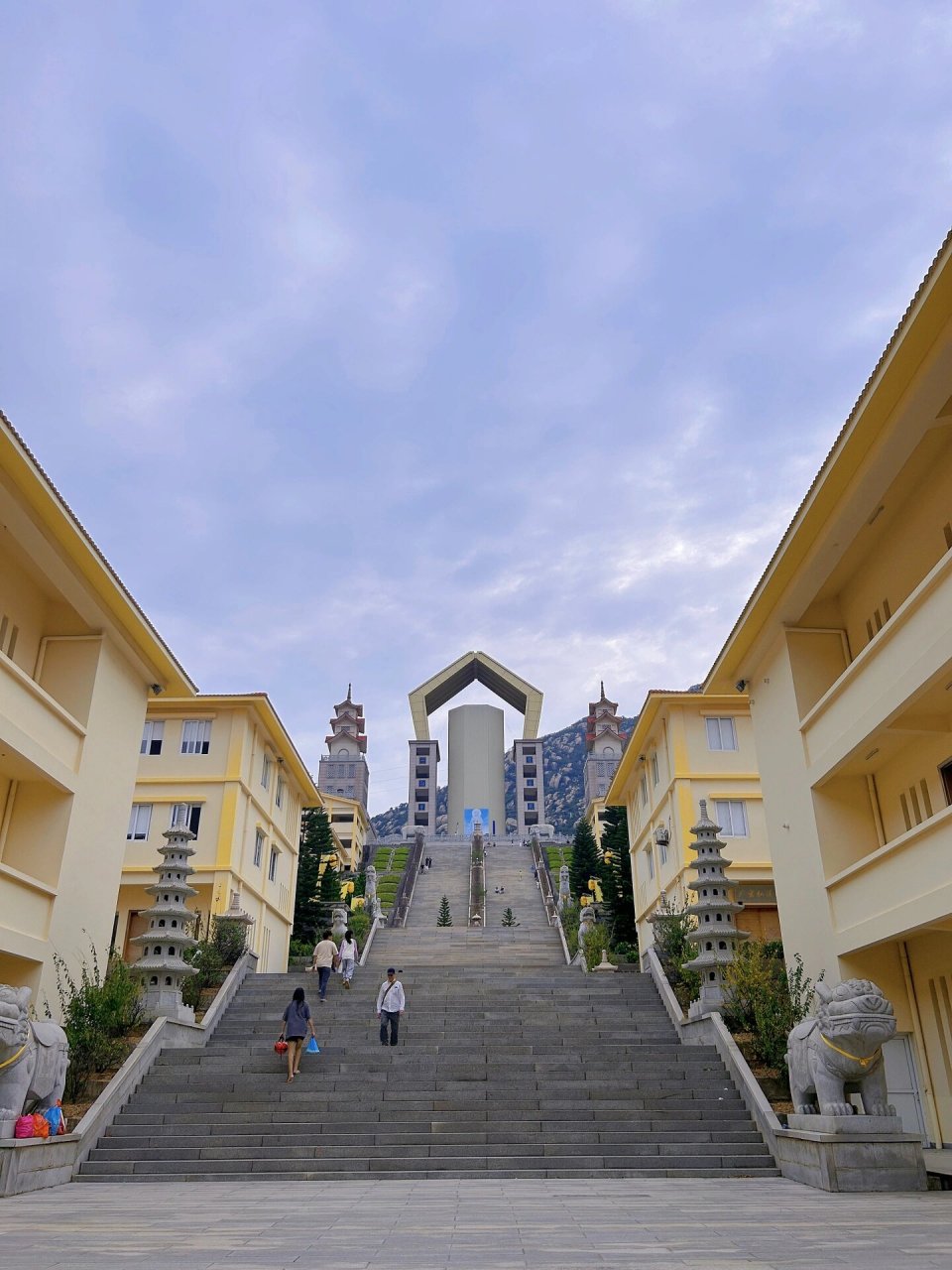漳州旅游→普照禅寺拍照很出片 普照寺,位于福建省漳州龙海市港尾镇南