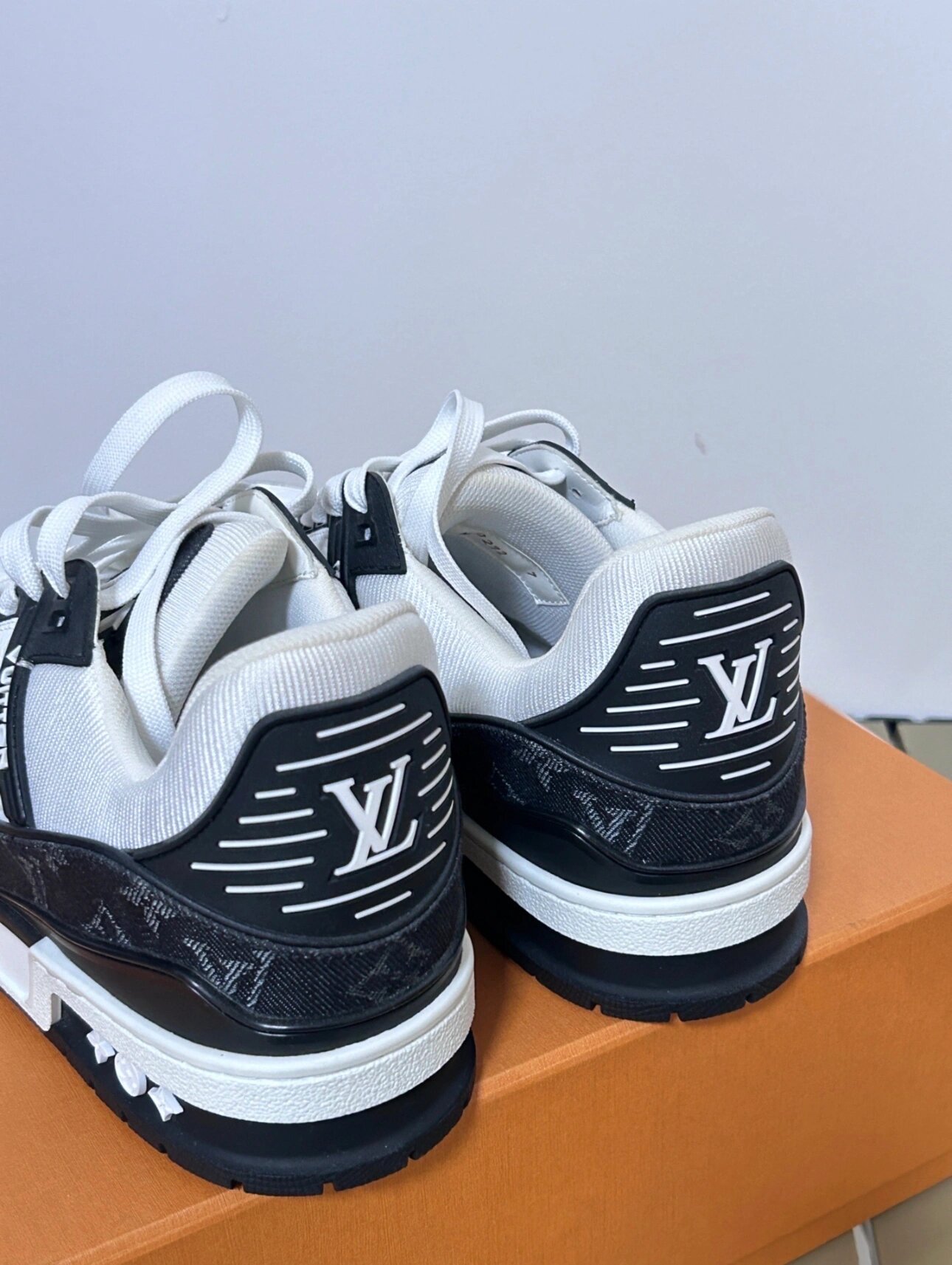 百看不厌的lv trainer黑白熊猫 lv的黑白熊猫牛仔真的yyds非常耐看