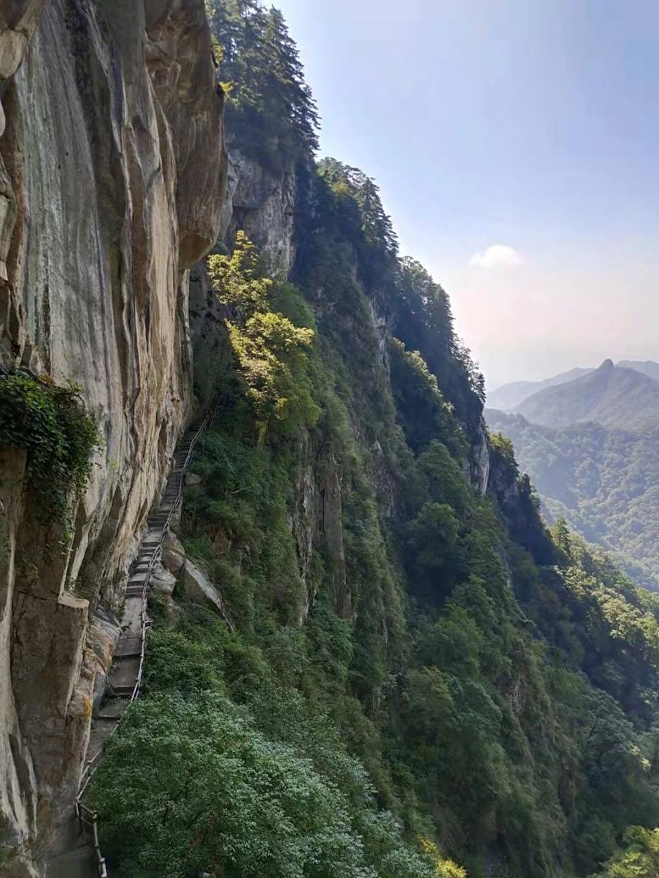 宝天曼景区,位于河南省南阳市内乡县夏馆镇北部伏牛山南麓.