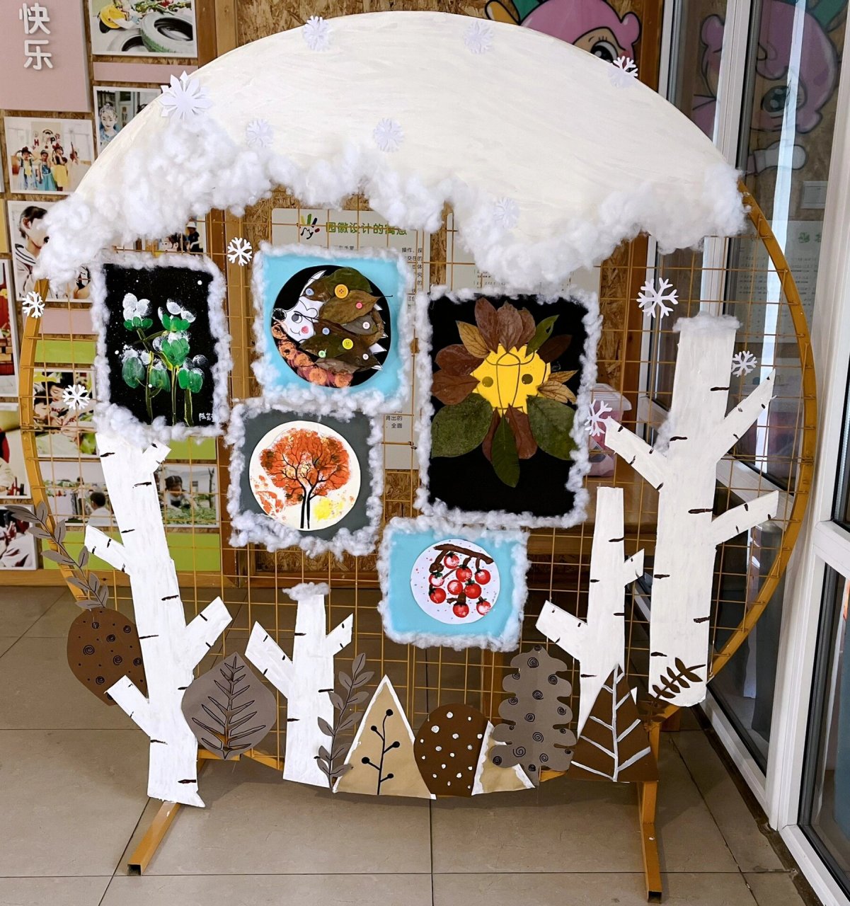 幼儿园冬天主题绘画展板 非常简单 作品其实应该再丰富多样会更好