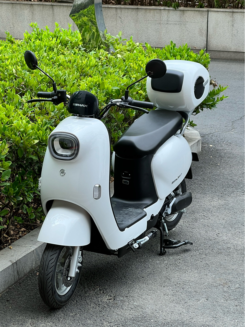 爱玛电动车 使用1个月感受 01家里2个电动车都是雅迪的,我自己之前