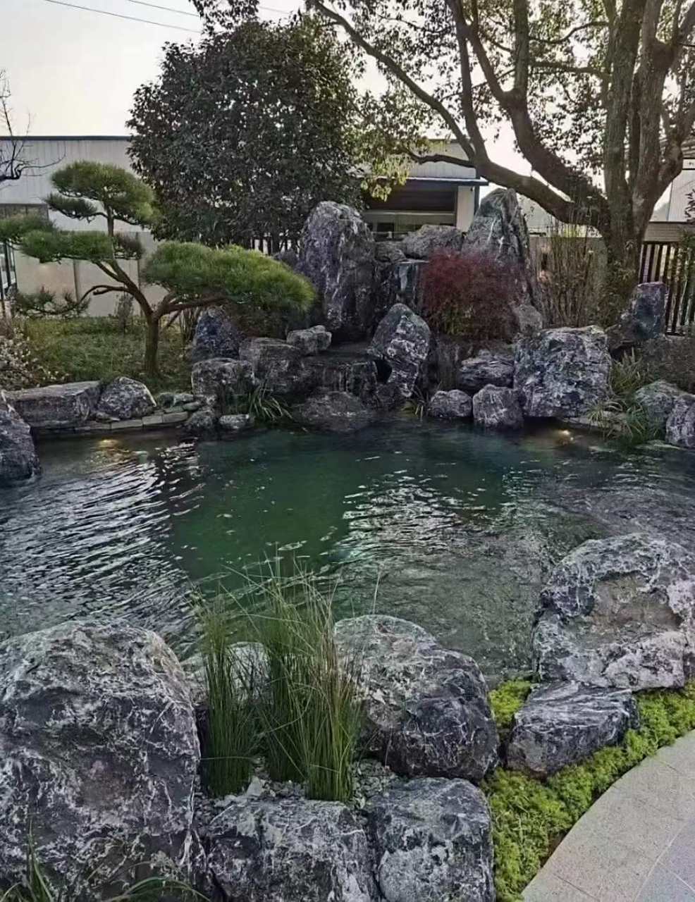 黑山石假山驳岸造景案例