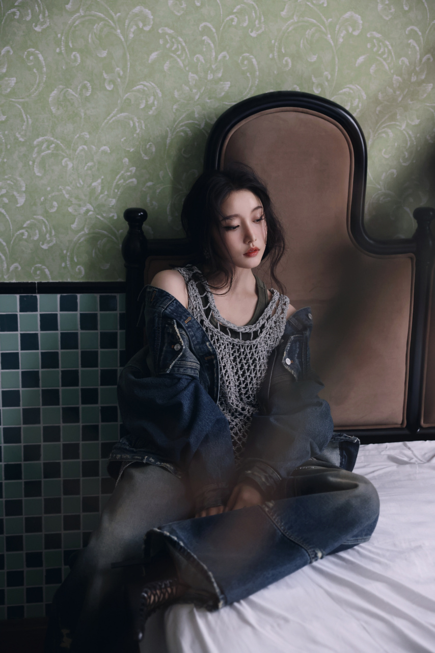 姜贞羽,静谧明媚,时尚不羁,酷飒不失妩媚写真组图.#姜贞羽