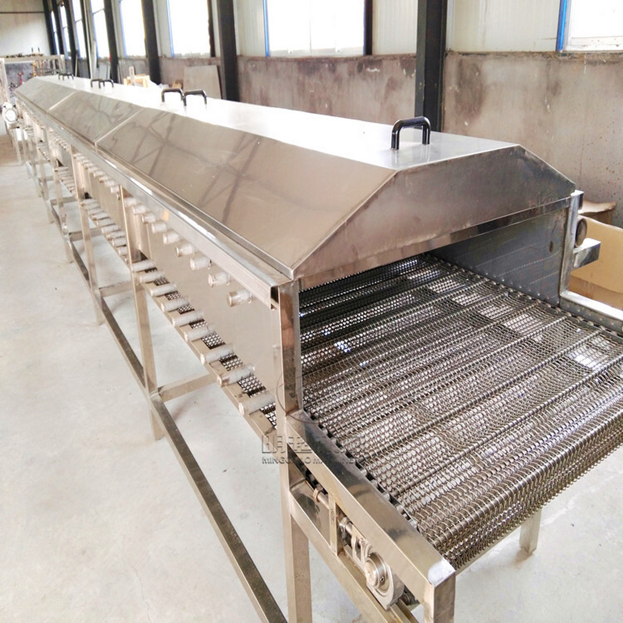 葡萄洗果机机器现货供应 清洗效率高,是针对果蔬加工企业的好帮手