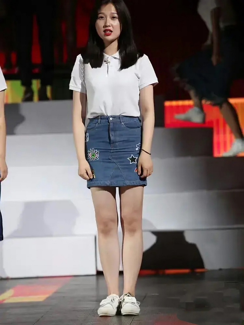 虞书欣怎么这么腿短,没有脚脖子确实看起来会很壮[思考]