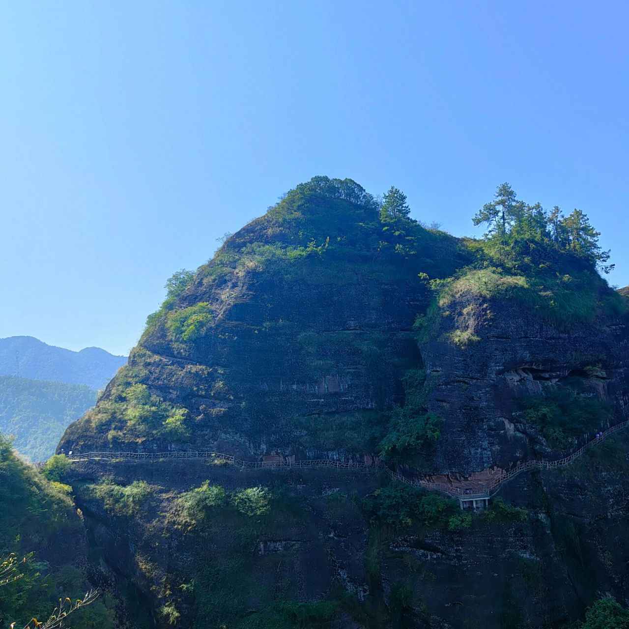 游金华汤溪九峰山 在远离金华市区的金华汤溪镇有座地理风貌奇特的山